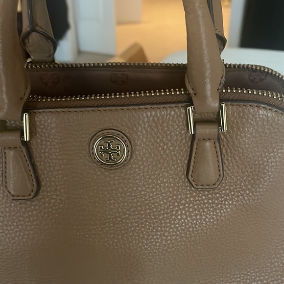 Tory Burch hang bag tan color medium size - Picture 7 of 12